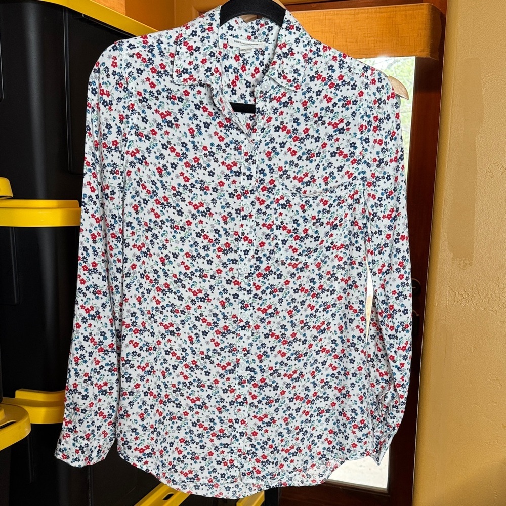 NWOT beachlunchlounge Alanna Floral Button Down Shirt - Red, Blue, White Size XS